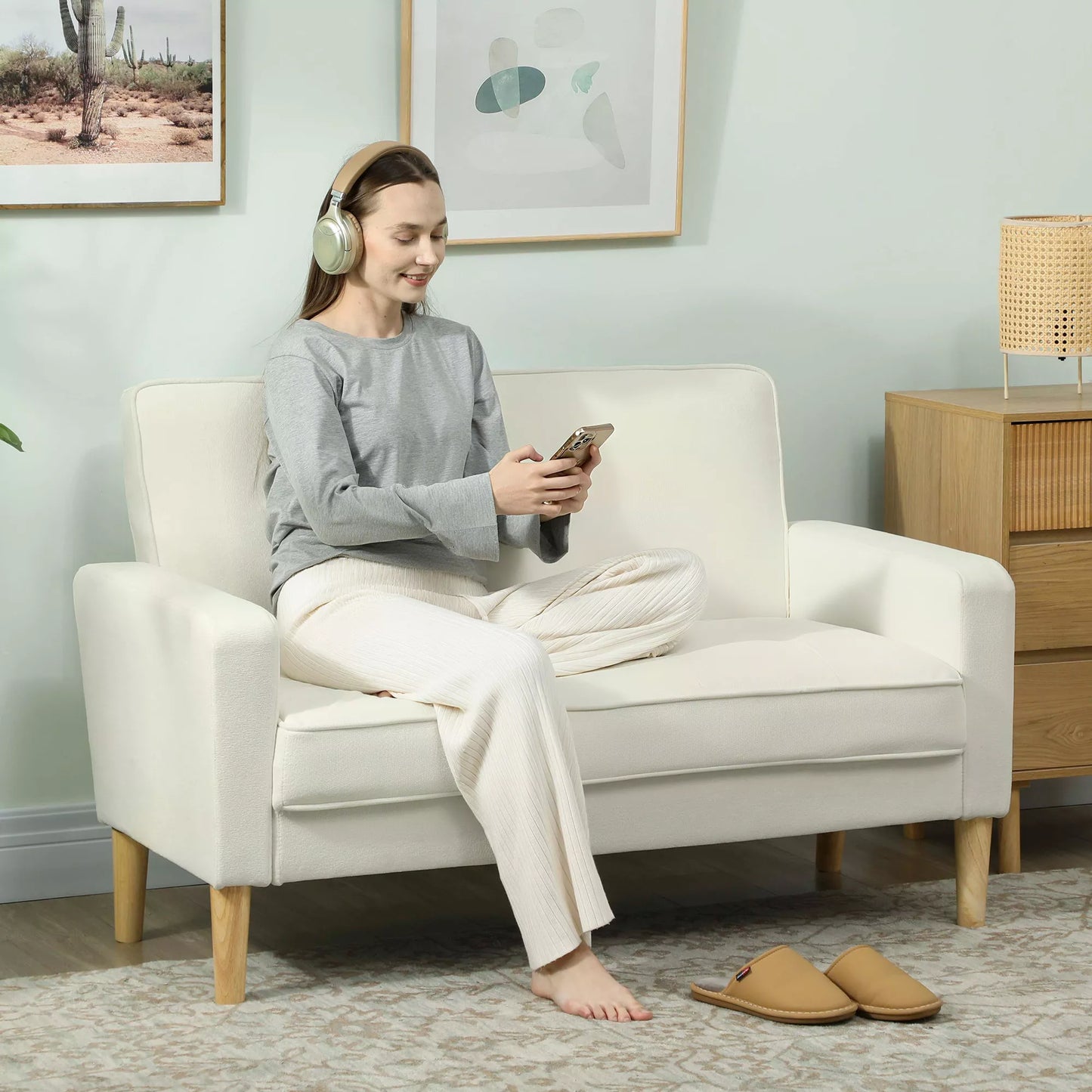 Dviejų vietų sofa, minkšta sofa su kaučiukmedžio kojelėmis, skirta svetainei, miegamajam, kreminės baltos spalvos