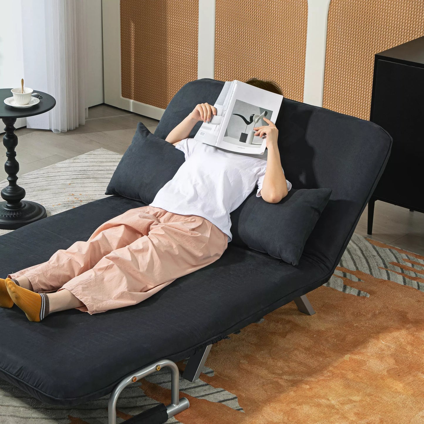 Miegamoji sofa, 5 padėčių reguliuojama, dirbtinio zomšo, plieninis rėmas, su pagalvėlėmis, juodos spalvos