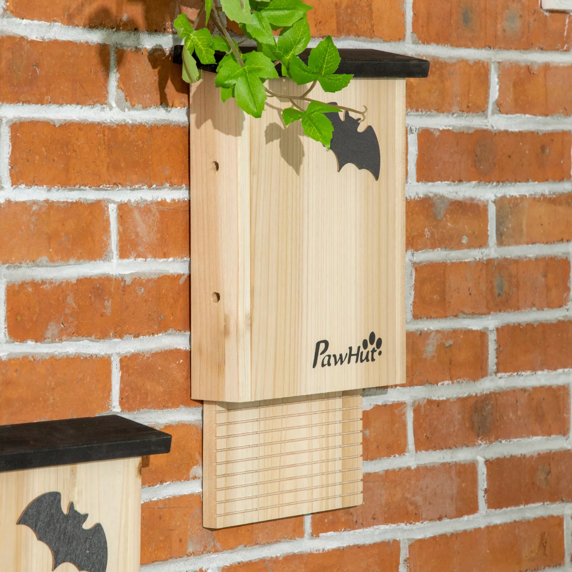 3 vnt. šikšnosparnių namelių rinkinys, atsparus oro sąlygoms, iki 3 šikšnosparnių viename namelyje, apdorota eglės mediena, natūralus + juodas