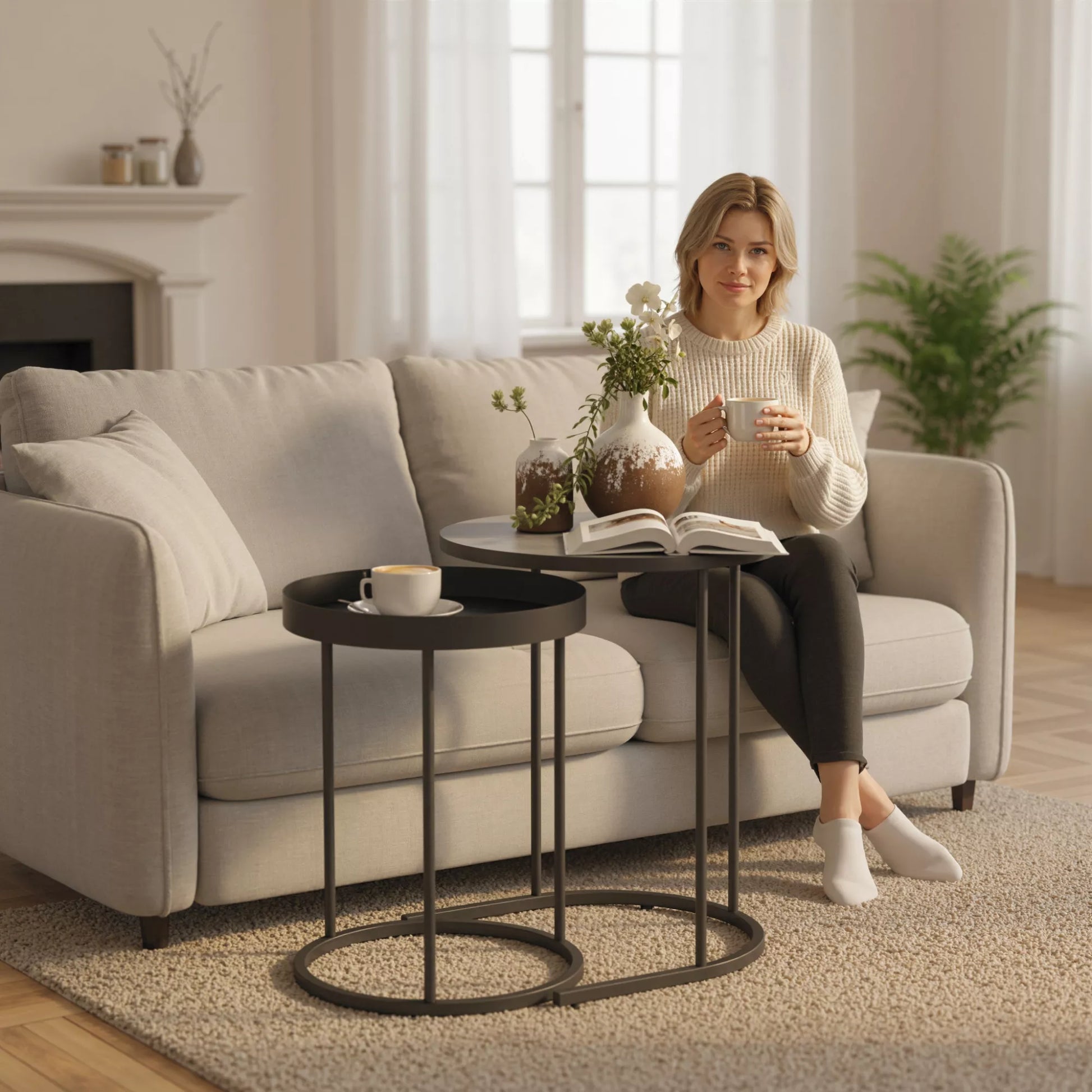 2 vnt. svetainės stalelių rinkinys, sujungiami vienas su kitu, padėklo dizainas, metalas, pilkos spalvos