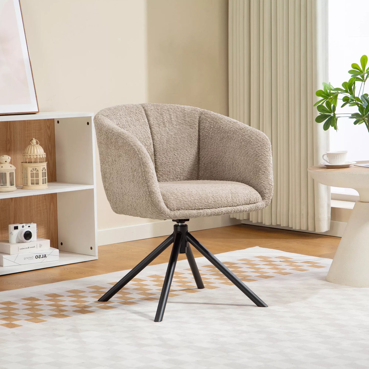 Fotelis, minkštasis krėslas su patogia sėdimąja dalimi, sukamasis, jaukus apmušalas, iki 120 kg, šviesiai rudas