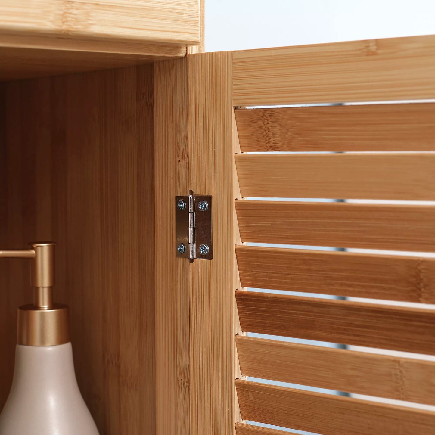 Vonios lentyna su 3 atviromis lentynomis, stalčiumi, lamelių tipo durelėmis, bambukas, 32 x 30 x 163 cm