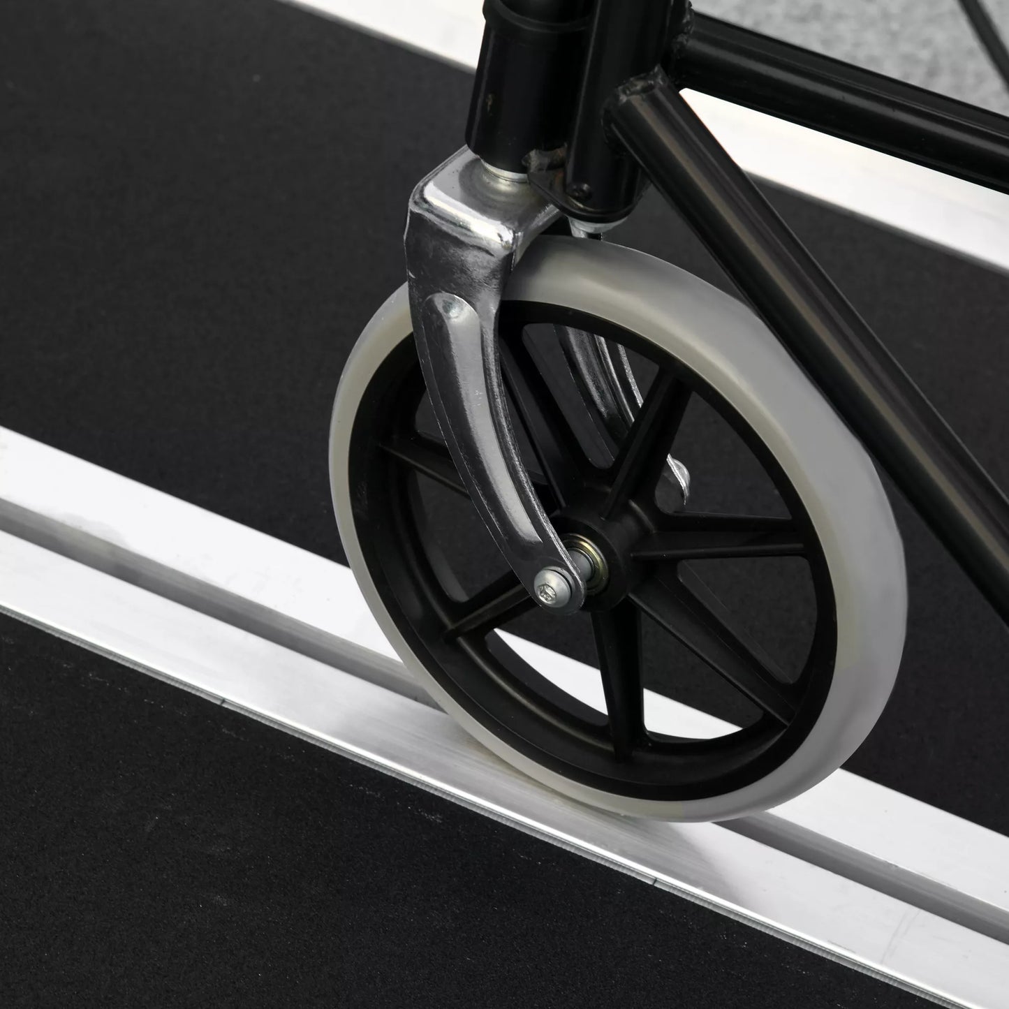 Vežimėlio rampa, įvažiavimo rampa, skirta vežimėliams ir ratoriams, sulankstoma, aliumininė, 270 kg keliamosios galios, juoda, 91 x 72 x 5 cm