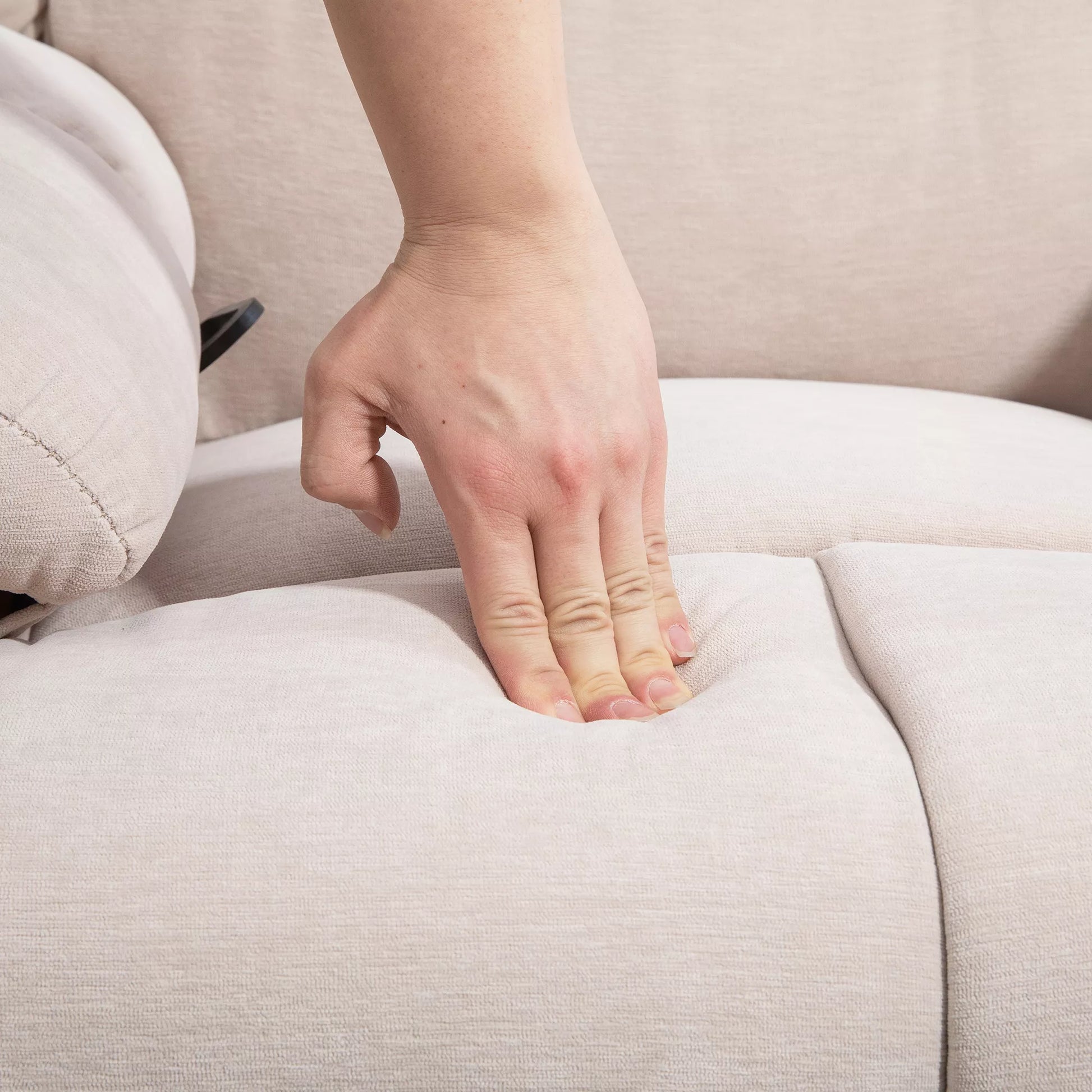 Masažinis krėslas su šildymo ir gulėjimo funkcija, pasukamas, iki 150 kg, metalinis rėmas, 98x90x98cm, smėlio spalvos