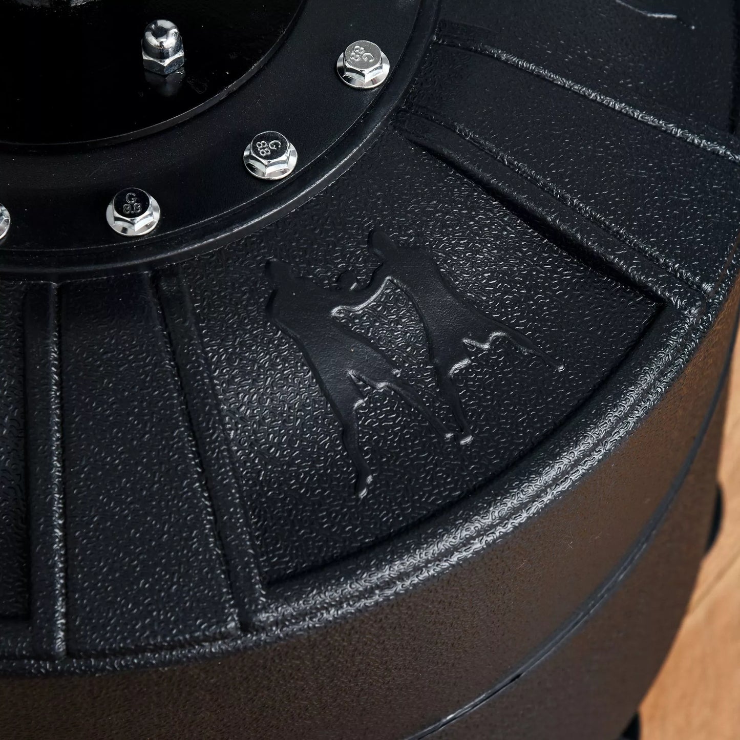 Bokso stovas "Standbox-Trainer" su 2 greičio kamuoliukais, atspindinčiu strypu ir siurbtukiniu pagrindu, 160-230cm reguliuojamas aukštis. Tinka suaugusiems, paaugliams. Juodas