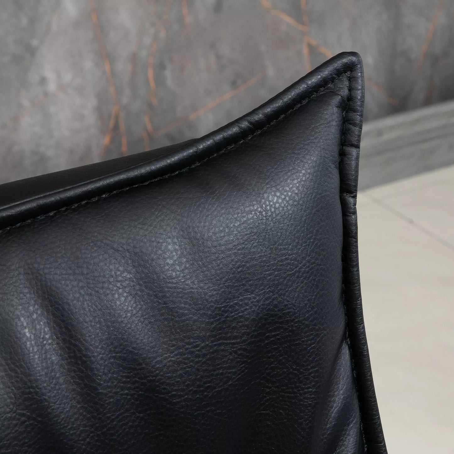 Sukamasis poilsio krėslas su pakoja, reguliuojamu atlošu, plieniniu rėmu, juodas