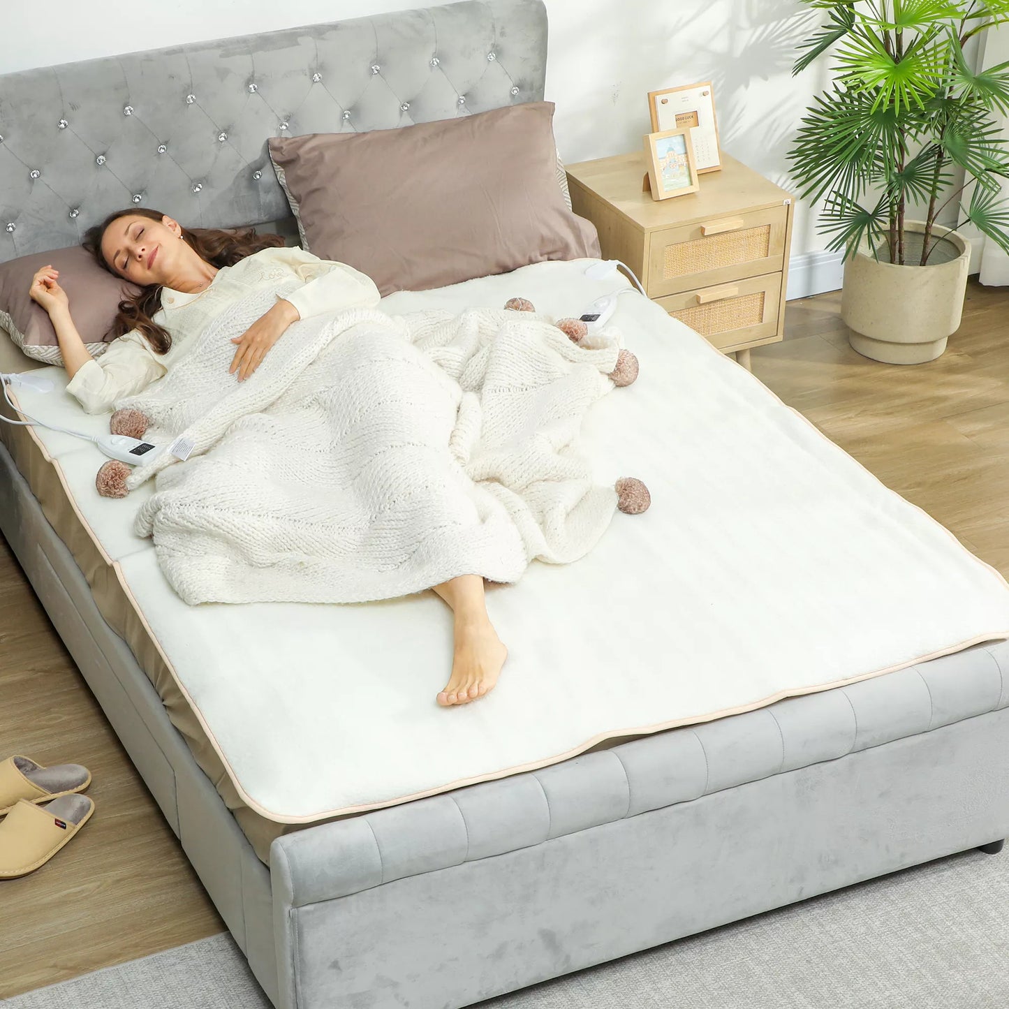 Šildoma antklodė su dviejų zonų valdymu 160 x 140 cm, skalbiama skalbimo mašinoje, su 5 šildymo lygiais, 10 valandų laikmačiu, apsauga nuo perkaitimo