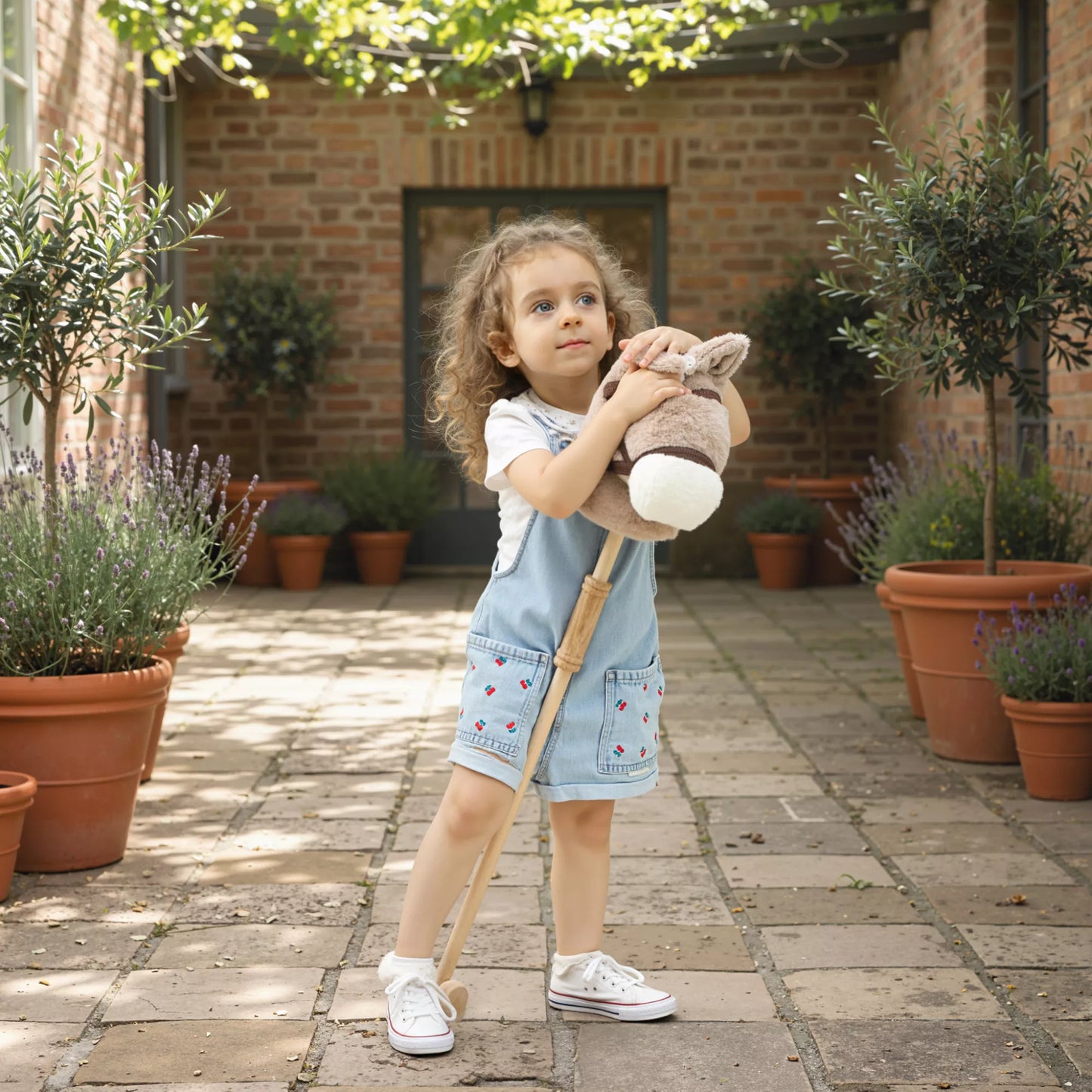 Arkliukas ant pagaliuko vaikams, su garsu, ratukais, žaidimų arkliukas jodinėjimui, skirtas vaikams nuo 24 mėnesių, pilkos spalvos