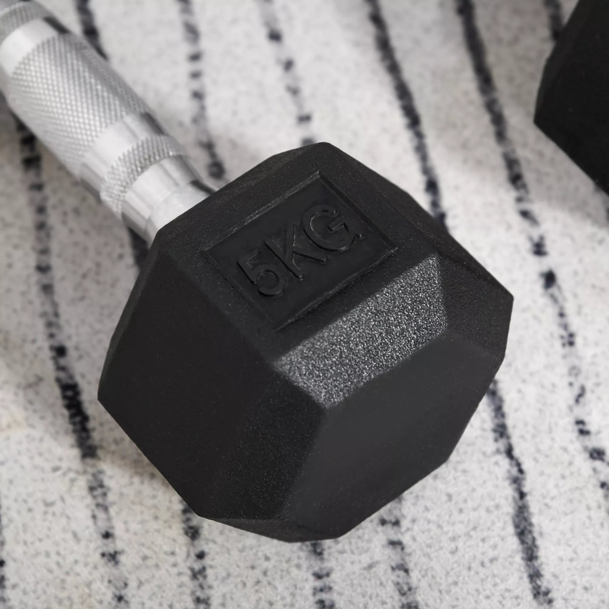 Hexagon hantels, 2 vnt. hantelių rinkinys su raižytu rankenėle, ketaus hantelių rinkinys, 2 x 5 kg, hanteliai vyrams ir moterims, namams, sporto salėms, jėgos treniruotėms
