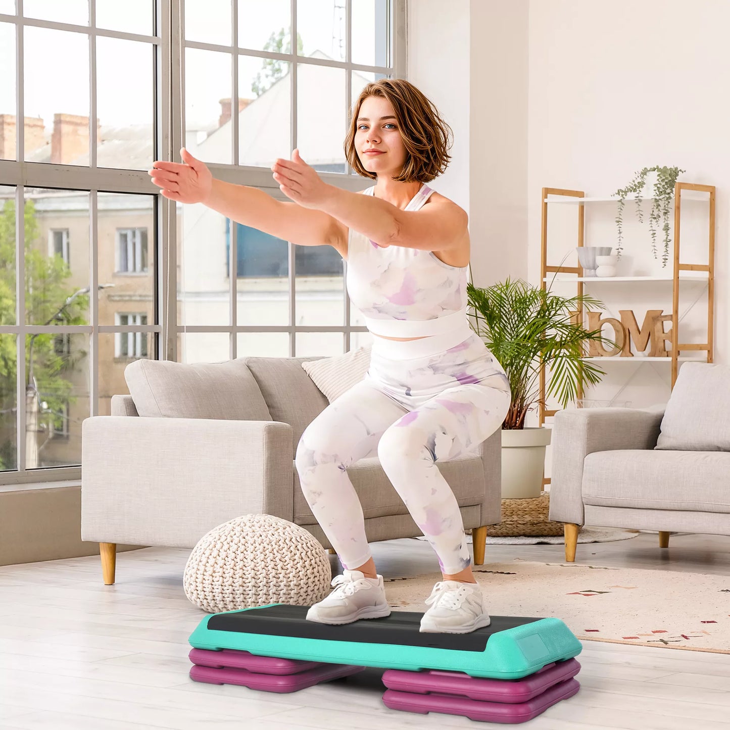 Aukščio reguliavimo fitneso stepperis, 3 pakopos (10/15/20 cm), neslystantis, skirtas namams, sporto salei, biurui. Plastikinis, juodos+žalios+violetinės spalvos