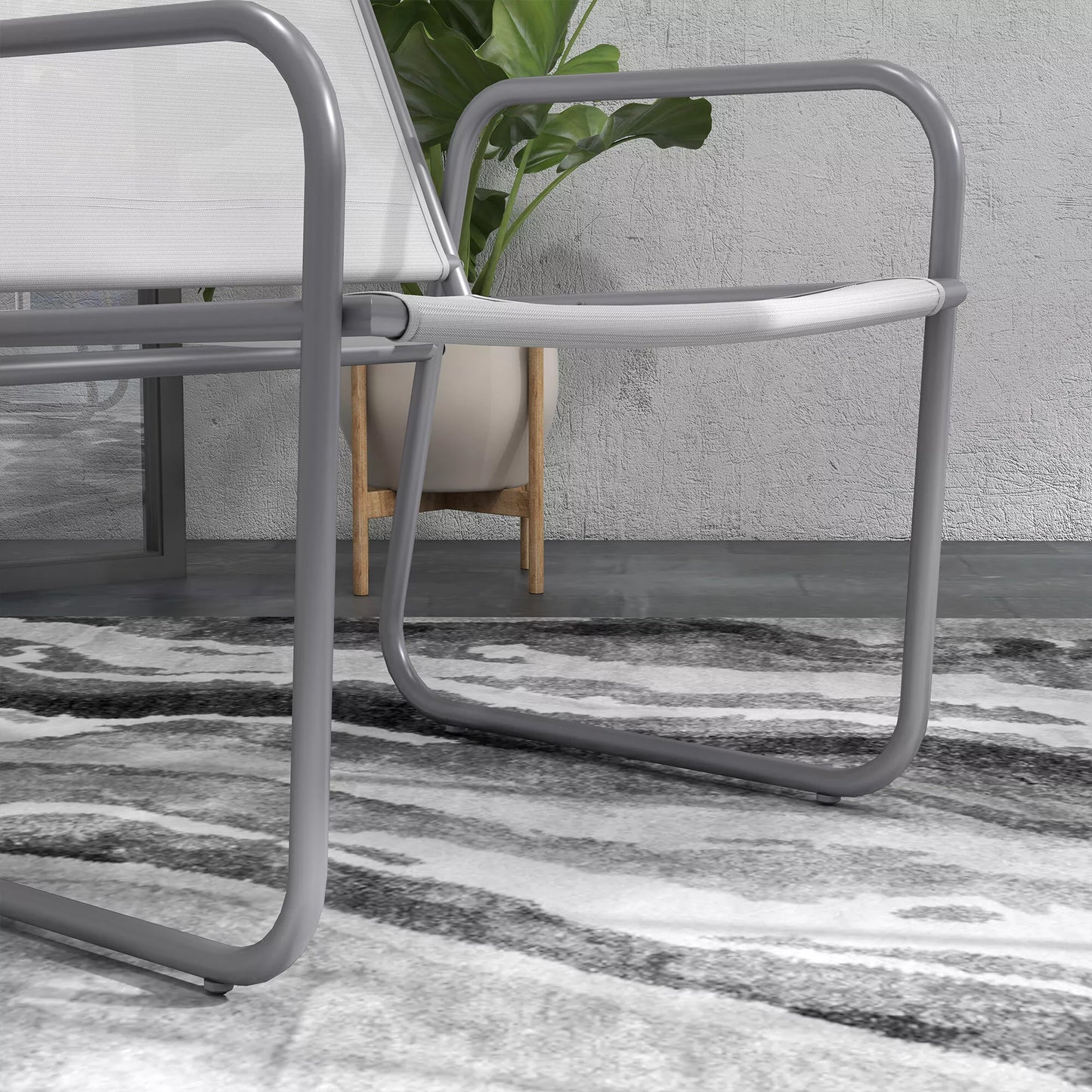 3 dalių sodo baldų komplektas, 2 kėdės su kvėpuojančiu audinio užvalkalu, 1 apvalus stalas Ø60 cm, šviesiai pilkos spalvos.