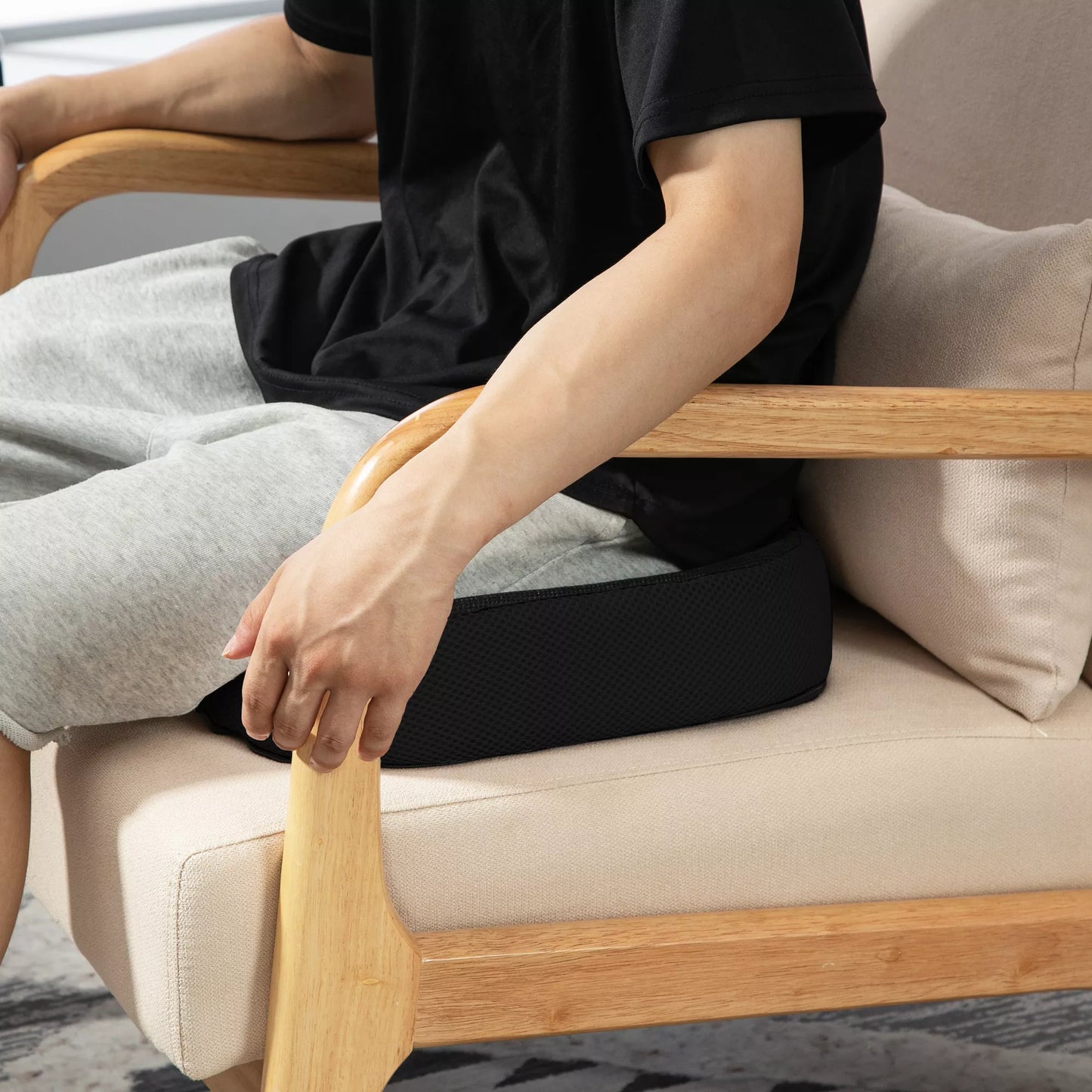 Ergonomiška sėdimoji pagalvėlė, kvėpuojantis užvalkalas, neslystanti, 44x39x13 cm, juoda