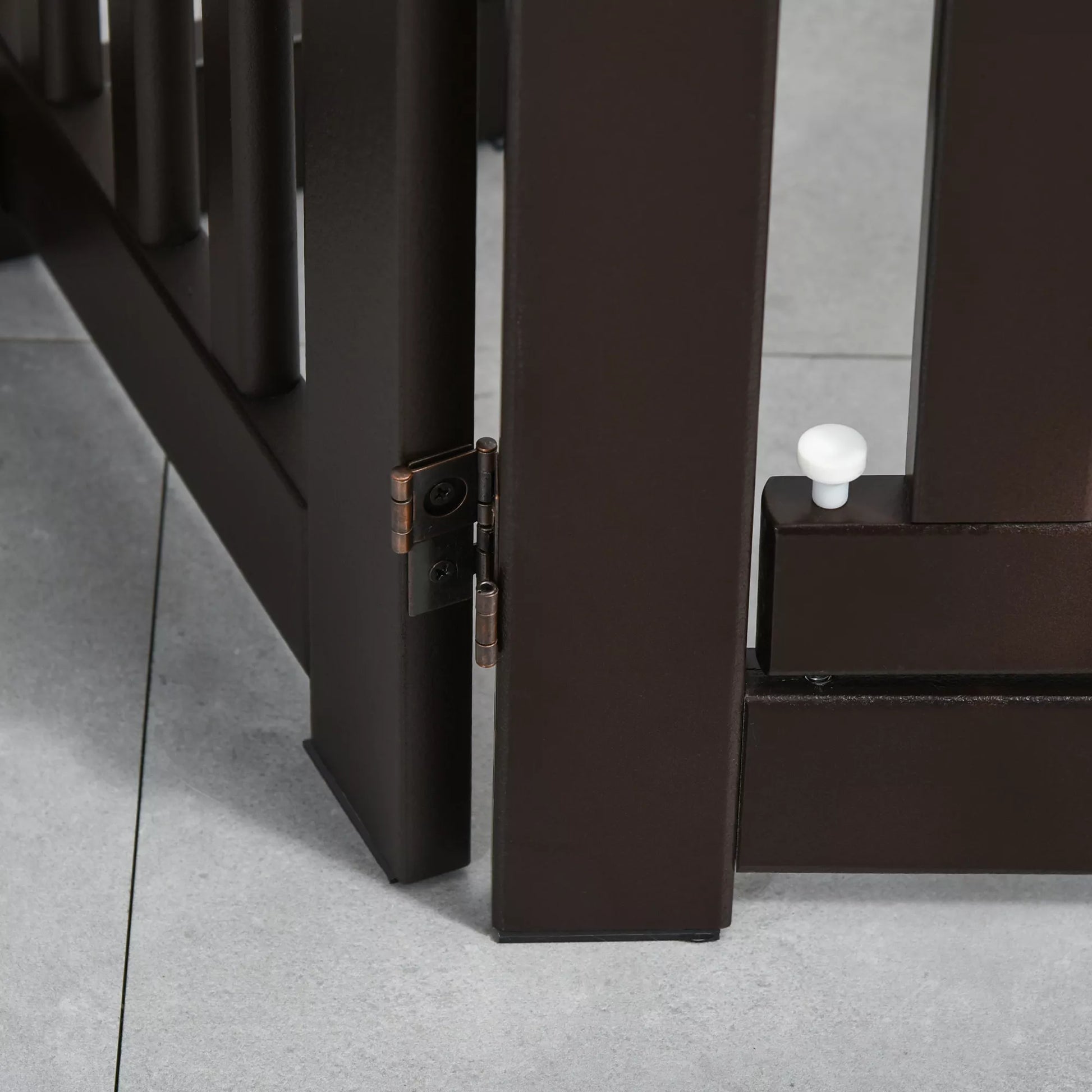 Apsauginė tvorelė šuniui, laisvai pastatoma, reguliuojama, su atramomis, 155 x 76 cm, medinė, sulankstoma, skirta laiptams, durims, virtuvei, koridoriui, 3 panelės, tamsiai ruda