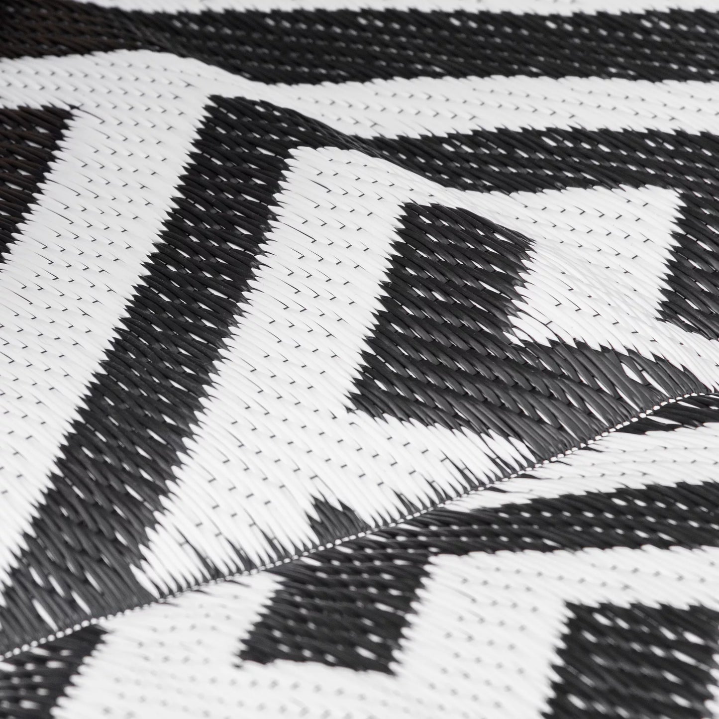 Lauko kilimas, dvigubas, patvarus, kraštas apsaugotas nuo išsiardymo, juoda+balta, 152 x 243 cm