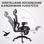 Infografika su juodos ergonominės biuro kėdės atlošimo 135° ir pakojų išskleidimo schema
