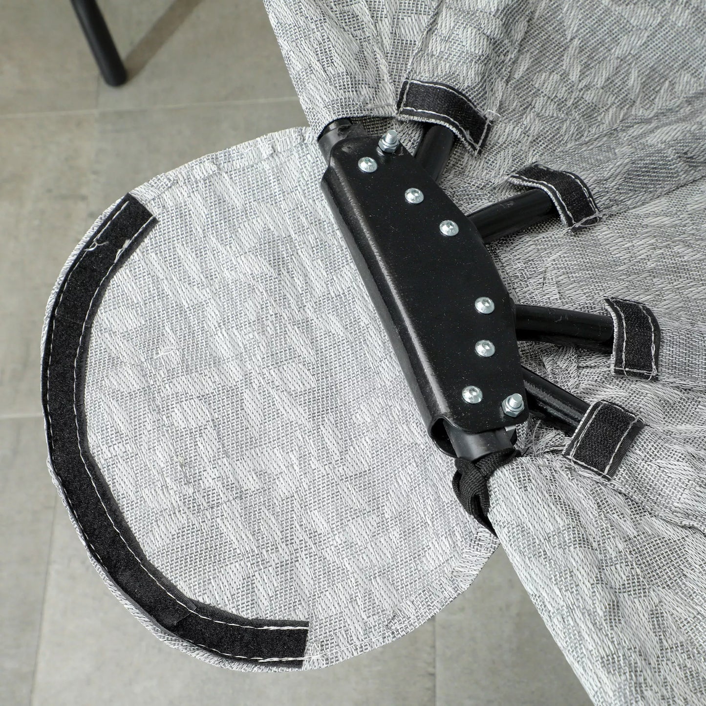 Kiaušinio formos pakabinamas krėslas su supimosi funkcija ir sulankstomu krepšiu, sodo kėdė, puodelio laikiklis, pilkos spalvos