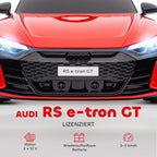 Raudonas Audi RS e-tron GT elektromobilis iš priekio su įjungtais žibintais