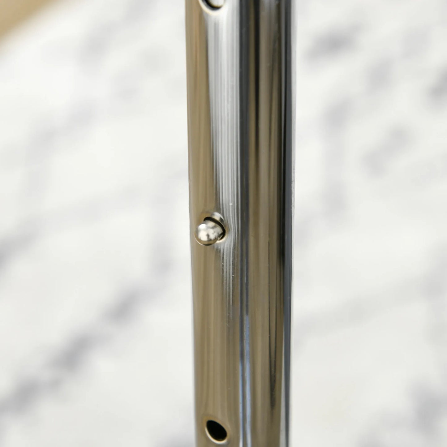 Smūgių maišas, aukštis reguliuojamas 147-165 cm, užpildoma bazė, plienas, Juoda+Raudona+Balta