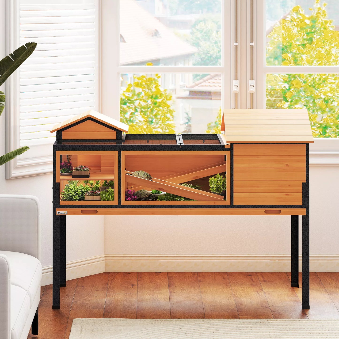 Vėžlių namelis, smulkių gyvūnų aptvaras, 2 kambariai, 2 aukštai, langai, rampos, priedai, mediena, plienas, geltona spalva