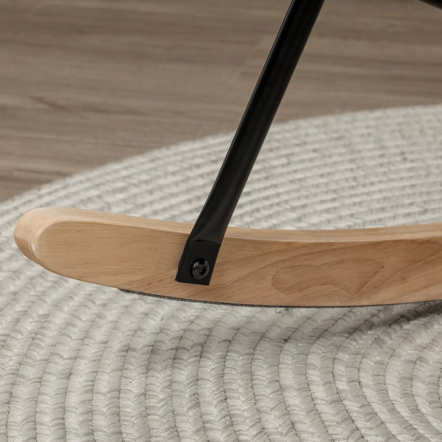 Supama kėdė, stora apmušalė, plati nugaros atrama, buiko mediena/plieninis rėmas, iki 120 kg, šviesiai pilka