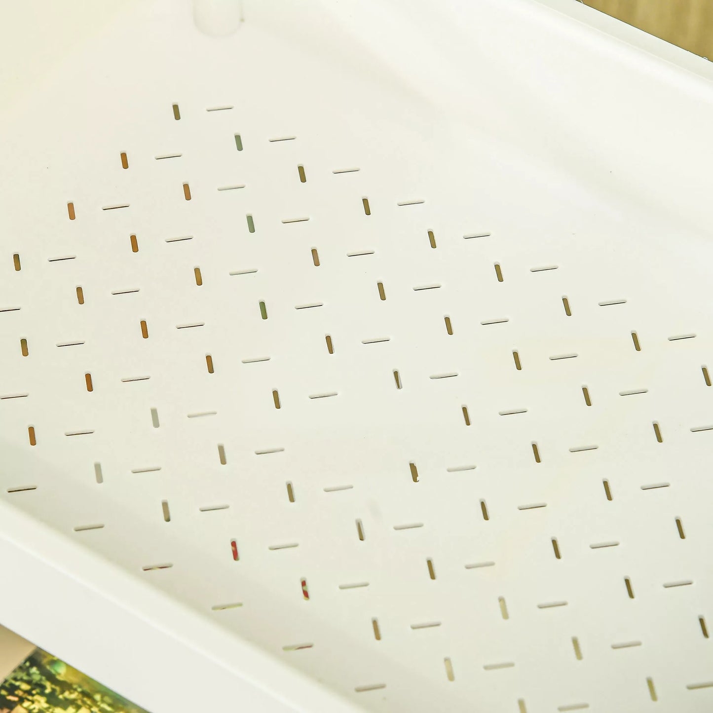 Vežimėlis, 3 lentynos, pakabinamas krepšys, stumdoma rankena, 4 ratukai, metalo rėmas, baltas, 50 x 29,4 x 77cm