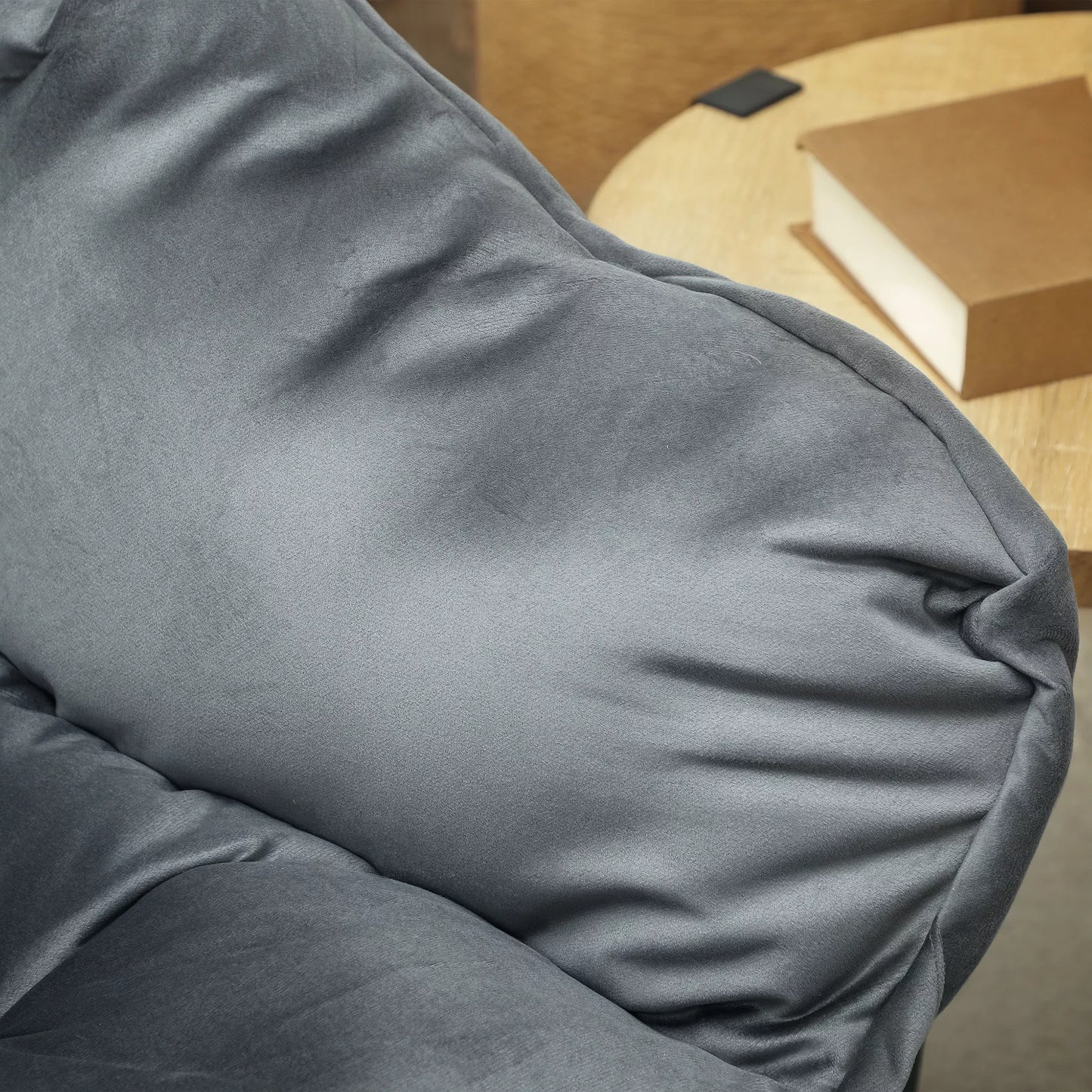 Modernus akcentinis krėslas, minkštas krėslas su plieninėmis kojomis ir šoninėmis kišenėmis, skirtas svetainei, miegamajam, pilkos spalvos