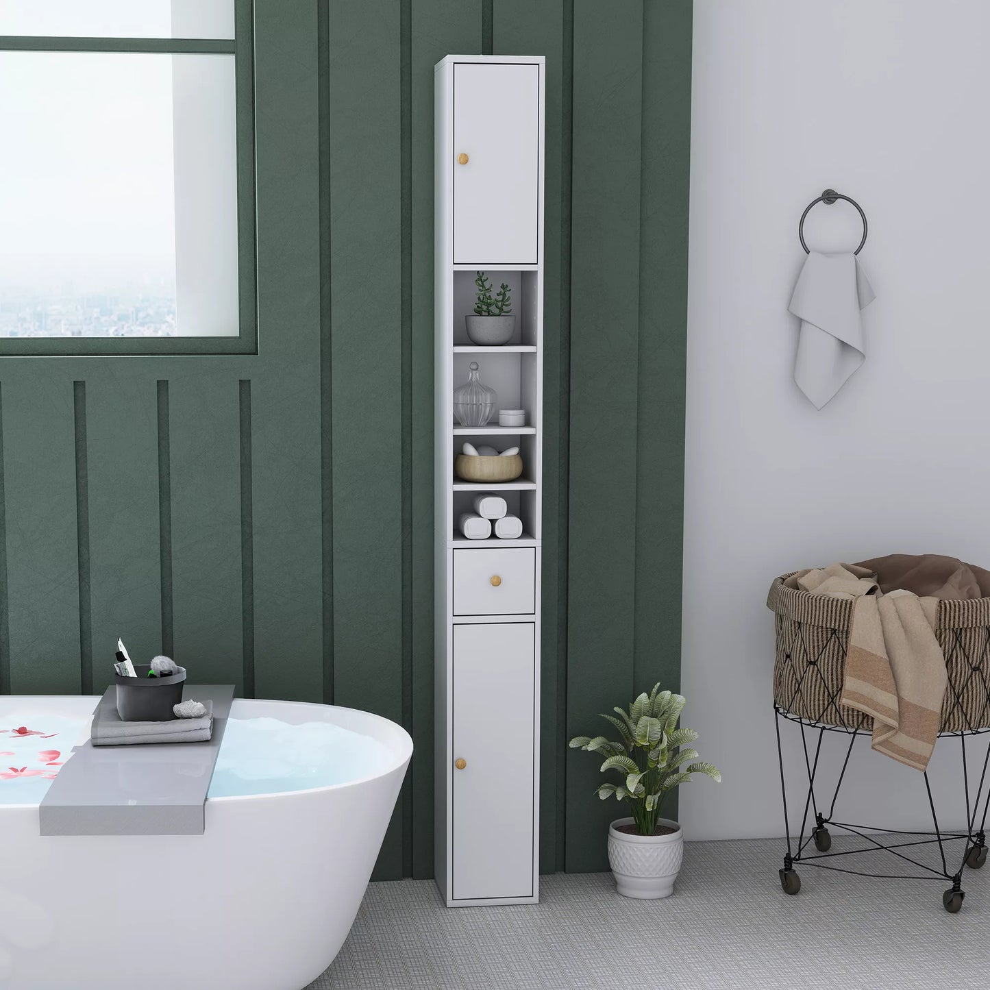 Aukšta ir siaura vonios spintelė, atviros ir uždaros zonos, balta