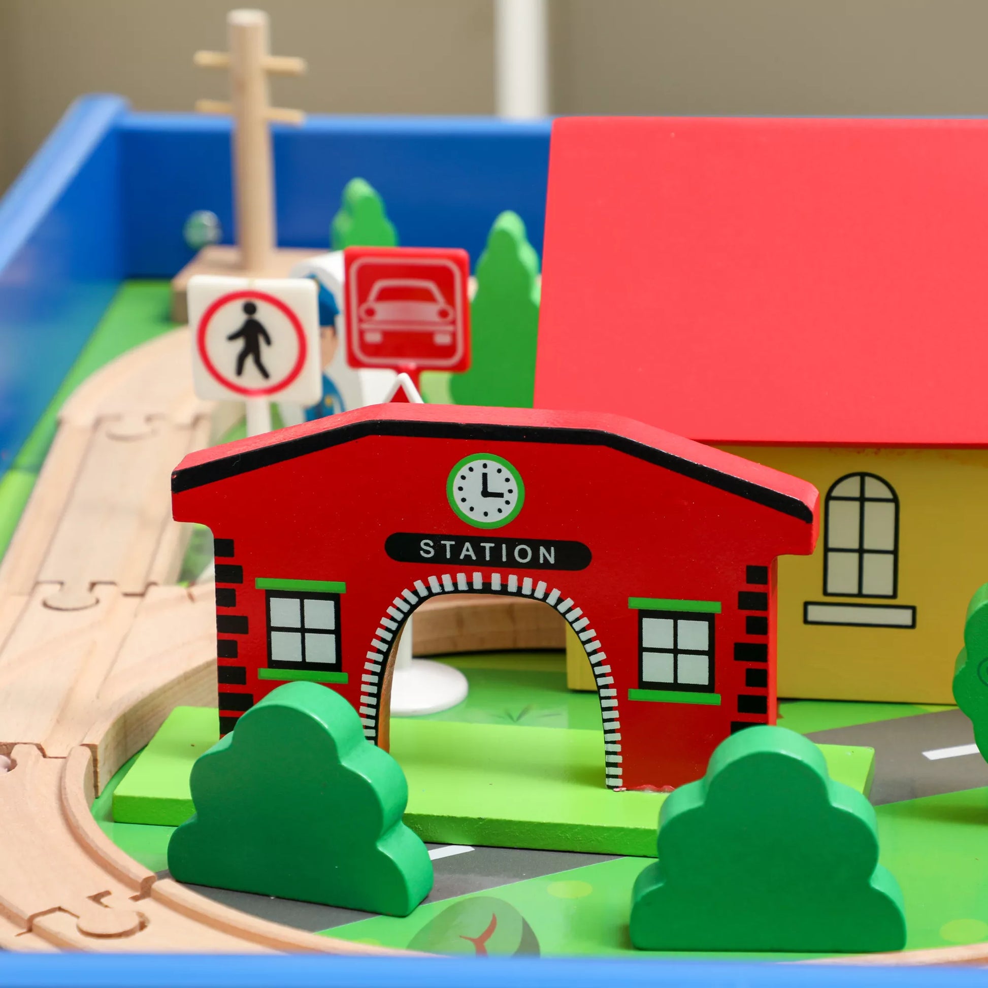 Žaidimų stalas, 108 dalių medinis traukinio rinkinys, su nuimama stalo plokšte, traukinių stalas, 98x60,5x40 cm, mėlynas