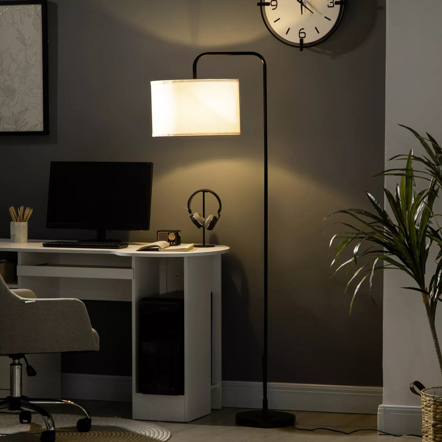 Pastatomas šviestuvas su kojiniu jungikliu, grindininė lempa su audinio gaubtu, plienas, baltas.