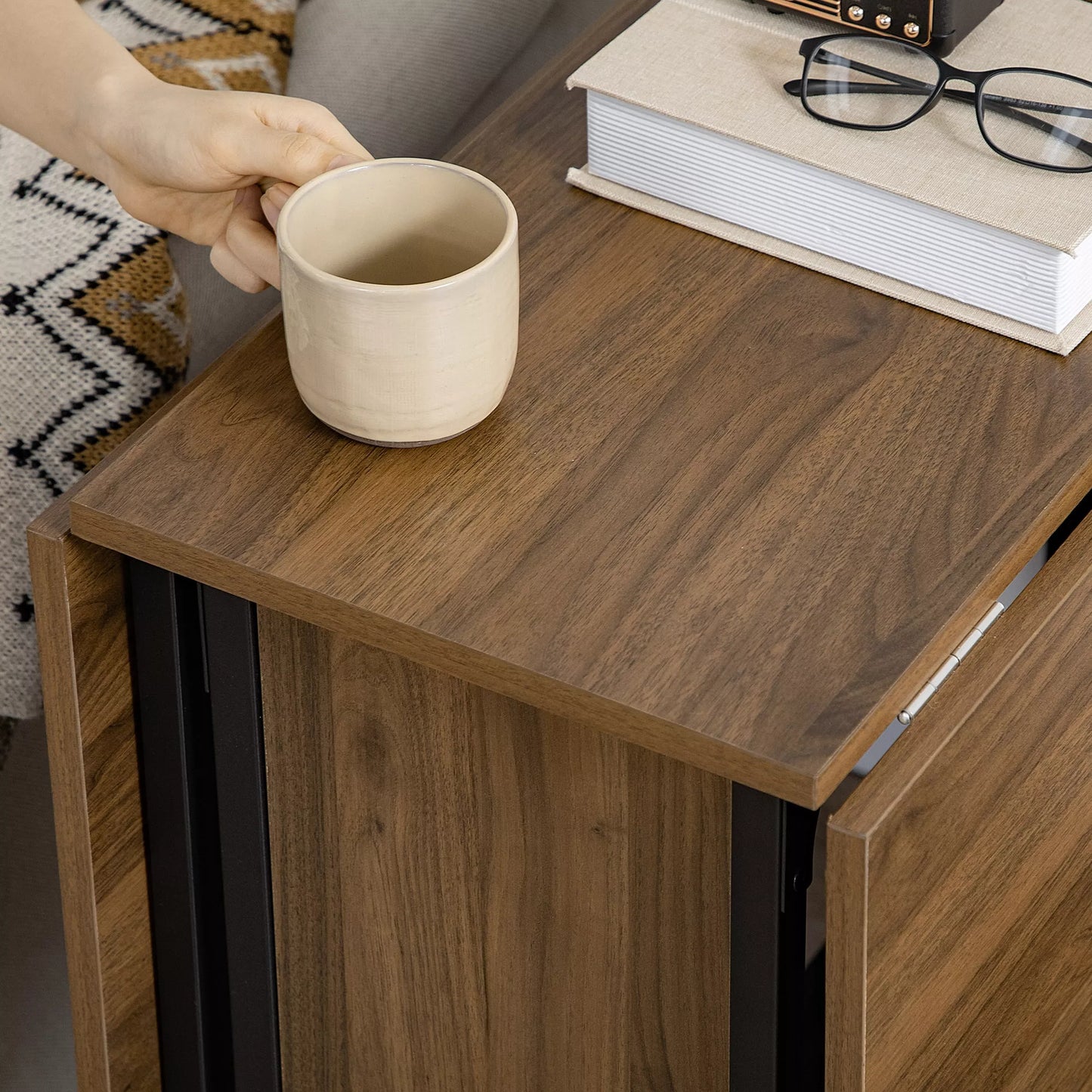 Mobilus sulankstomas stalas, 2 atlenkiamos dalys, 130 cm x 80 cm x 74 cm, ruda