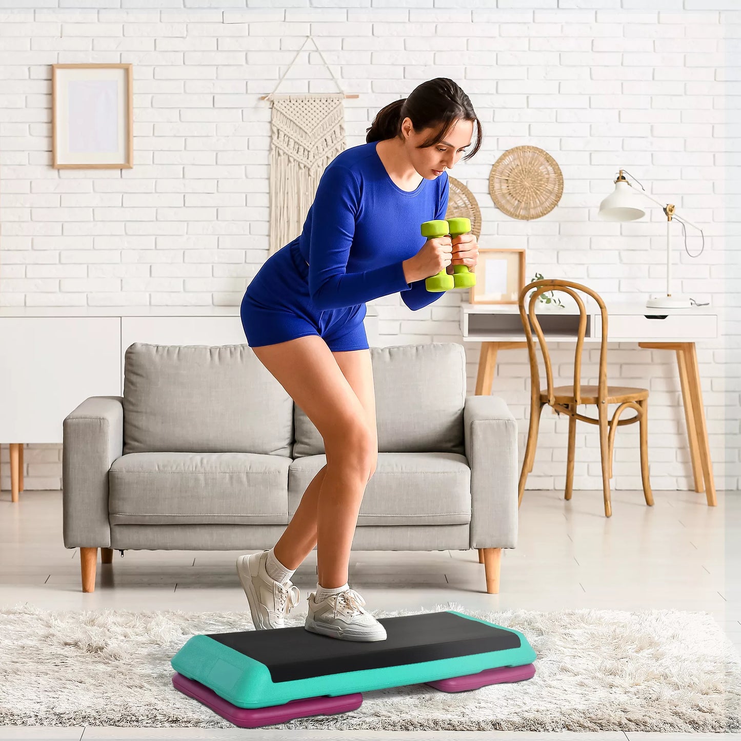 Aukščio reguliavimo fitneso stepperis, 3 pakopos (10/15/20 cm), neslystantis, skirtas namams, sporto salei, biurui. Plastikinis, juodos+žalios+violetinės spalvos