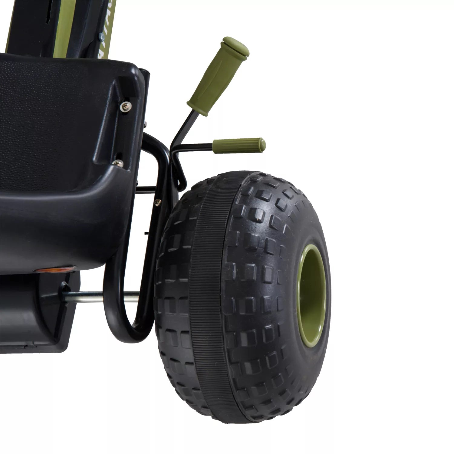 Žalio go-kart automobilio rato detalė iš arti