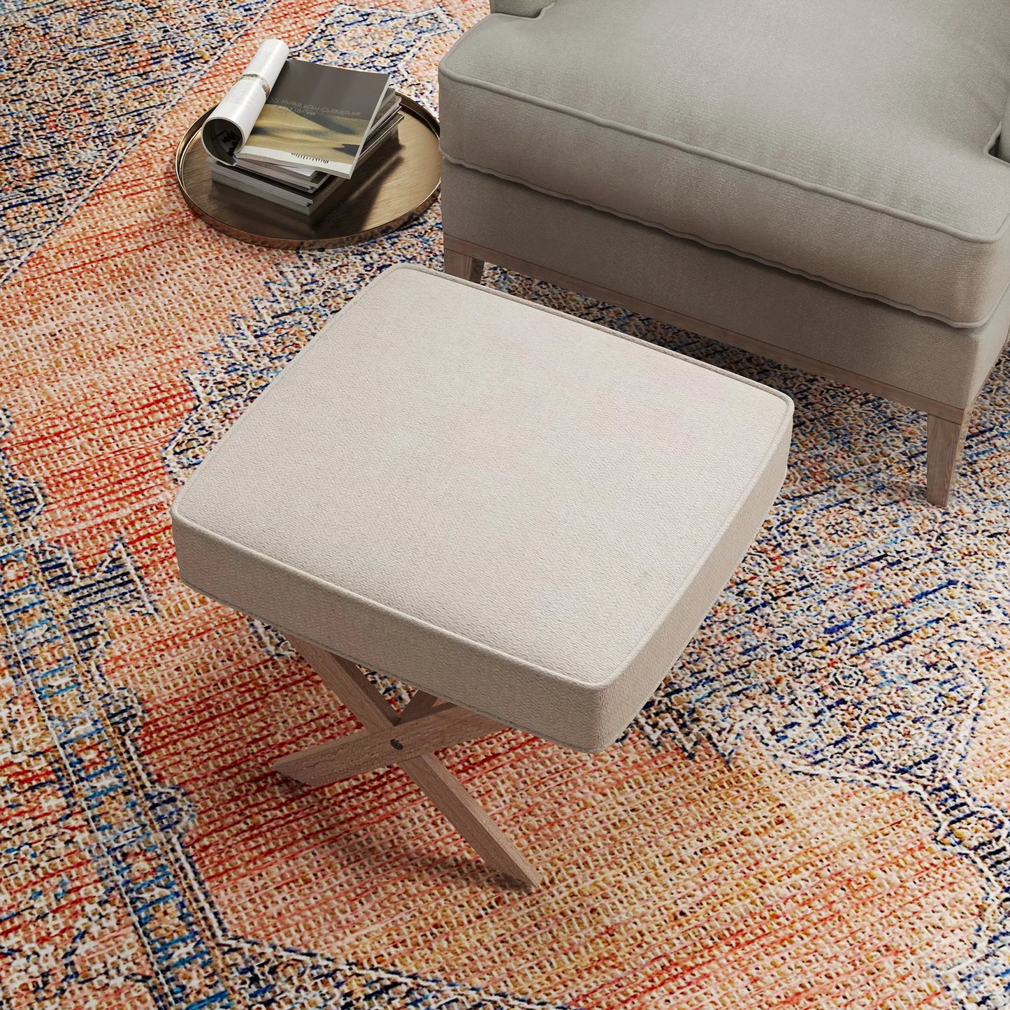 Modernus pufas, paminkštintas baldas su minkšta sėdyne, guminio medžio kojelės, svetainei, miegamajam, smėlio spalvos