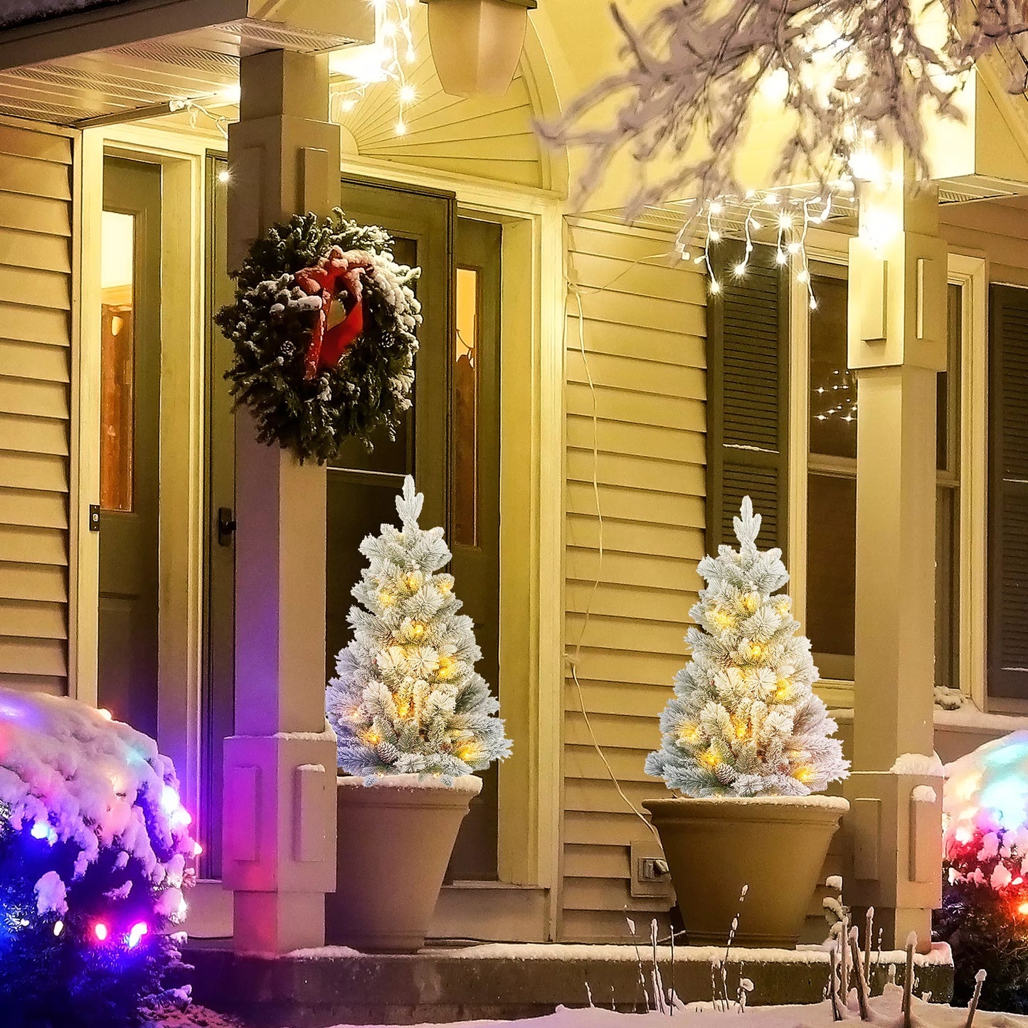 Kalėdinė eglutė su LED apšvietimu, 2 vnt. rinkinys, 107 cm, su kankorėliais, raudonomis uogomis, antipireninė, žalia/balta