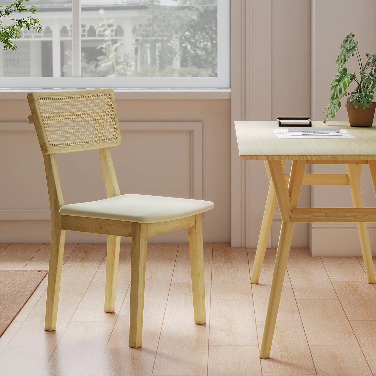 Valgomojo kėdė, rotango atlošas, dirbtinės odos sėdynė, guminmedžio mediena, natūralaus medžio