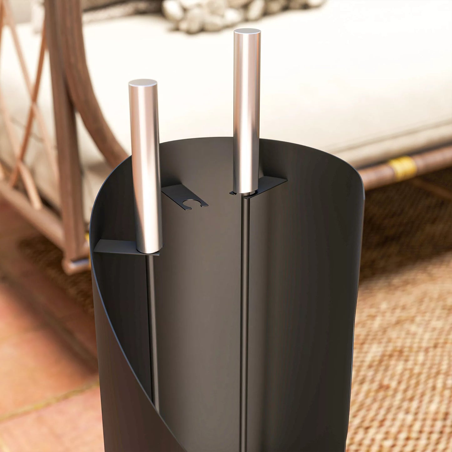 4 dalių židinio įrankių komplektas su šluota, semtuvėliu, pakūrio iečiu ir krepšiu, židinio reikmenys, metalas, juodas