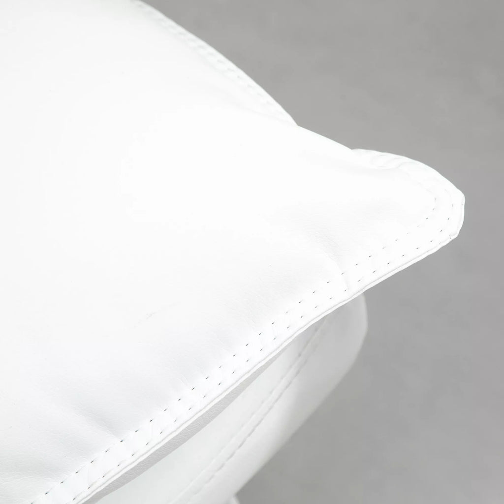 Biuro kėdė su atlošimo funkcija, ergonomiškai reguliuojamas aukštis, su atrama kojoms, paminkštinta, atlaiko iki 135 kg svorį, 66 x 72 x 122–130 cm, balta