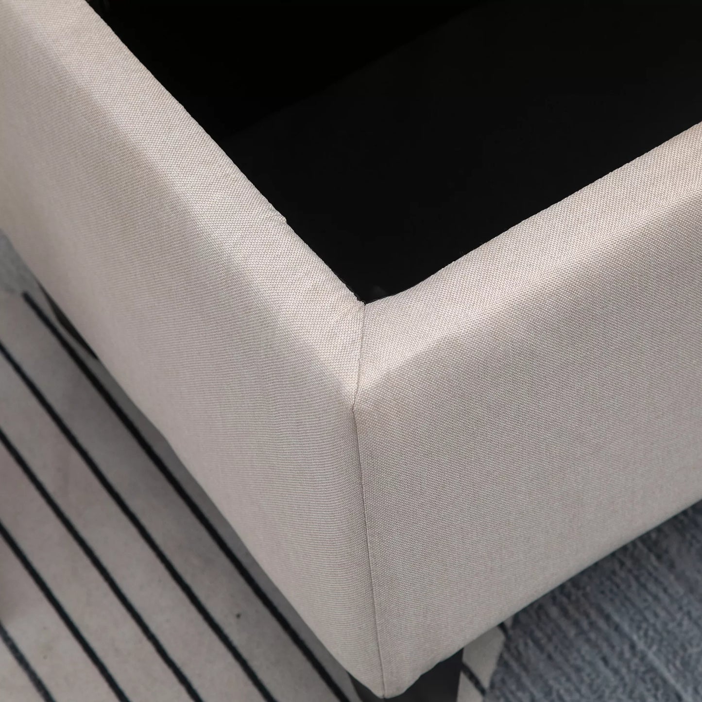 Sėdynė su daiktadėže, apmuštas suolas su lino imitacija, dėžė su medinėmis kojelėmis, suolynas su laikymo vieta svetainei, miegamajam, prieškambariui, 100 x 40 x 44 cm, kreminės baltos spalvos