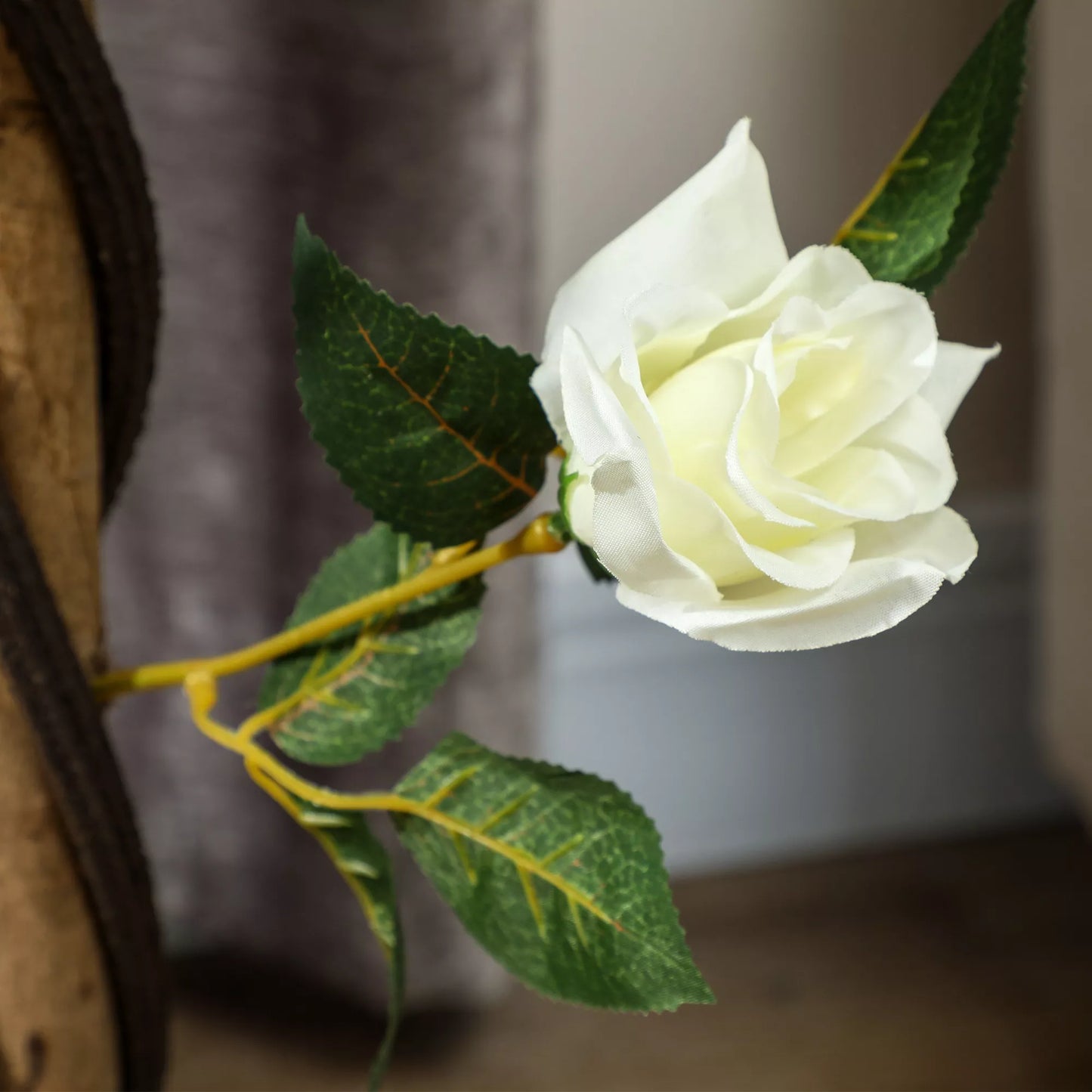 Dirbtinis medis, dirbtinis augalas cemento puode