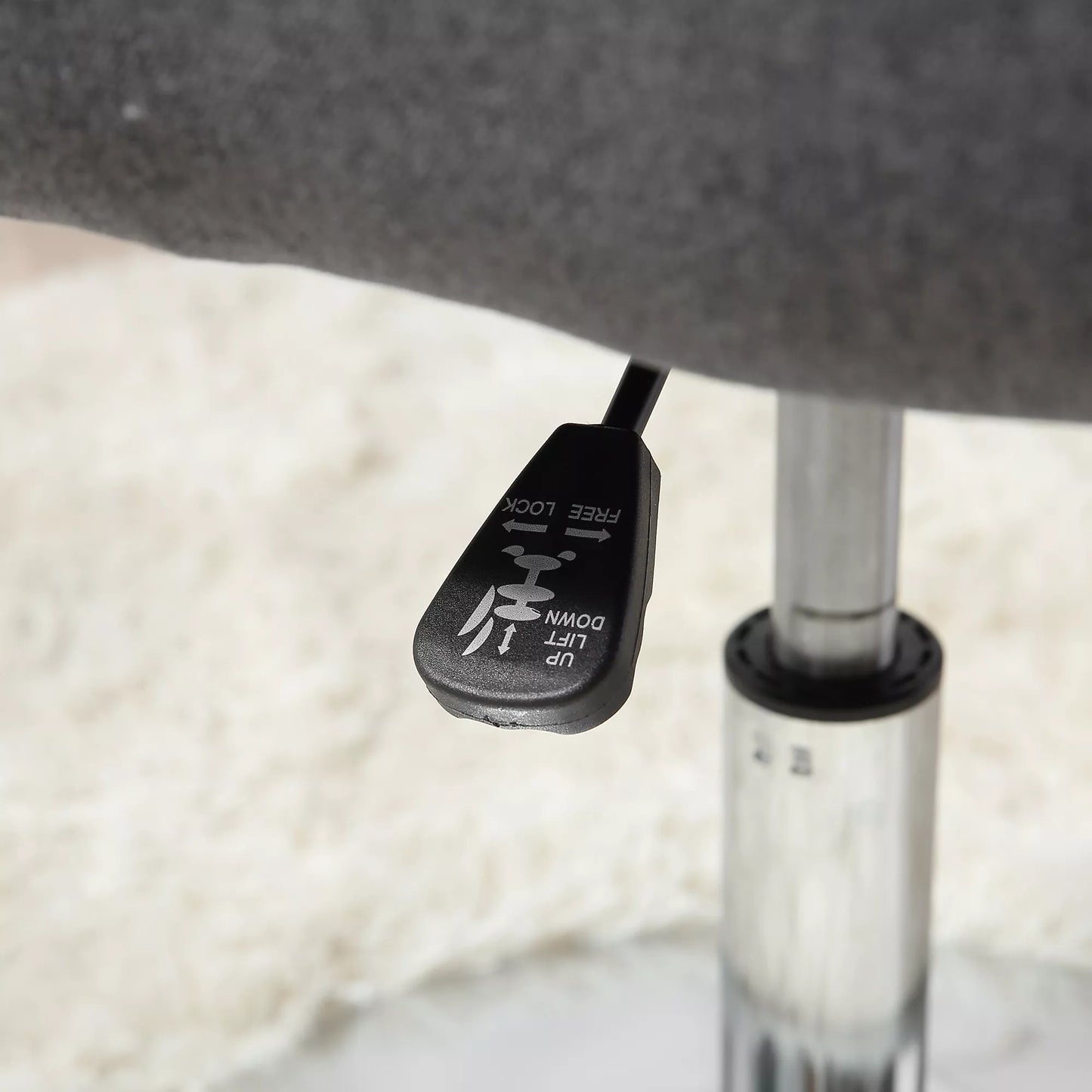 Pasukama kėdė, aukštyje reguliuojama biuro kėdė, lininio tipo poliesteris, metalas, 60 x 60 x 79-91 cm, tamsiai pilkos spalvos.