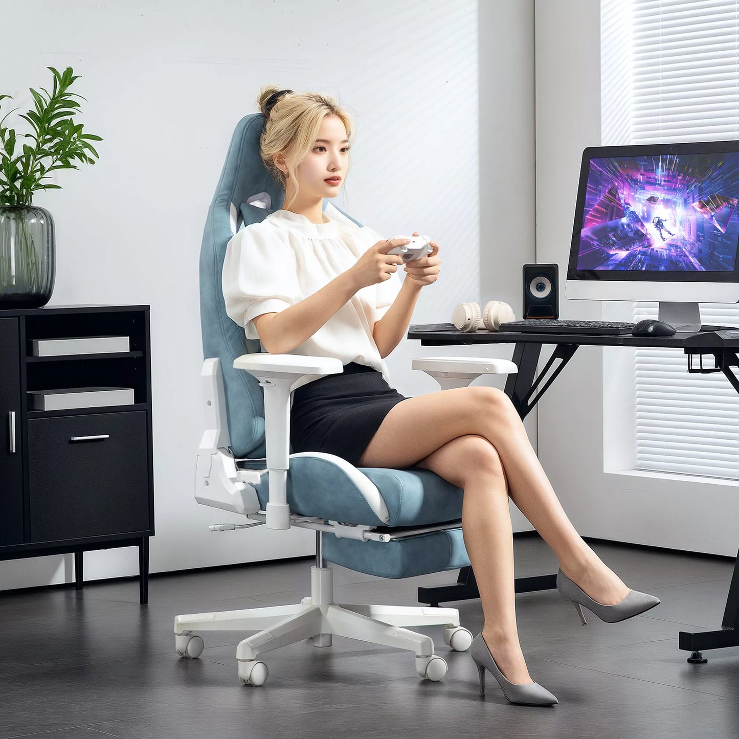 Žaidimų kėdė, reguliuojami porankiai ir atlošas, dirbtinės odos apmušalas, iki 120 kg, mėlyna