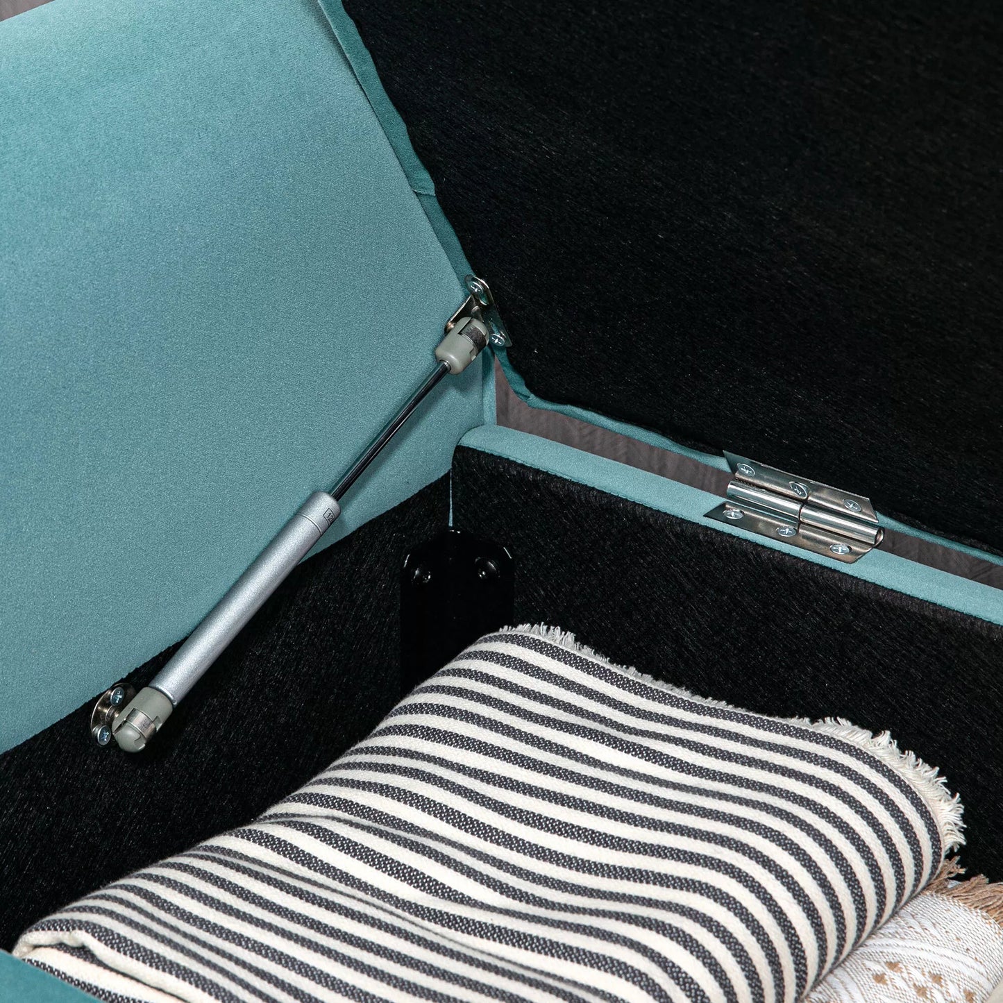 Vintažinio dizaino suolas su laikymo vieta, aksominės išvaizdos, žalias