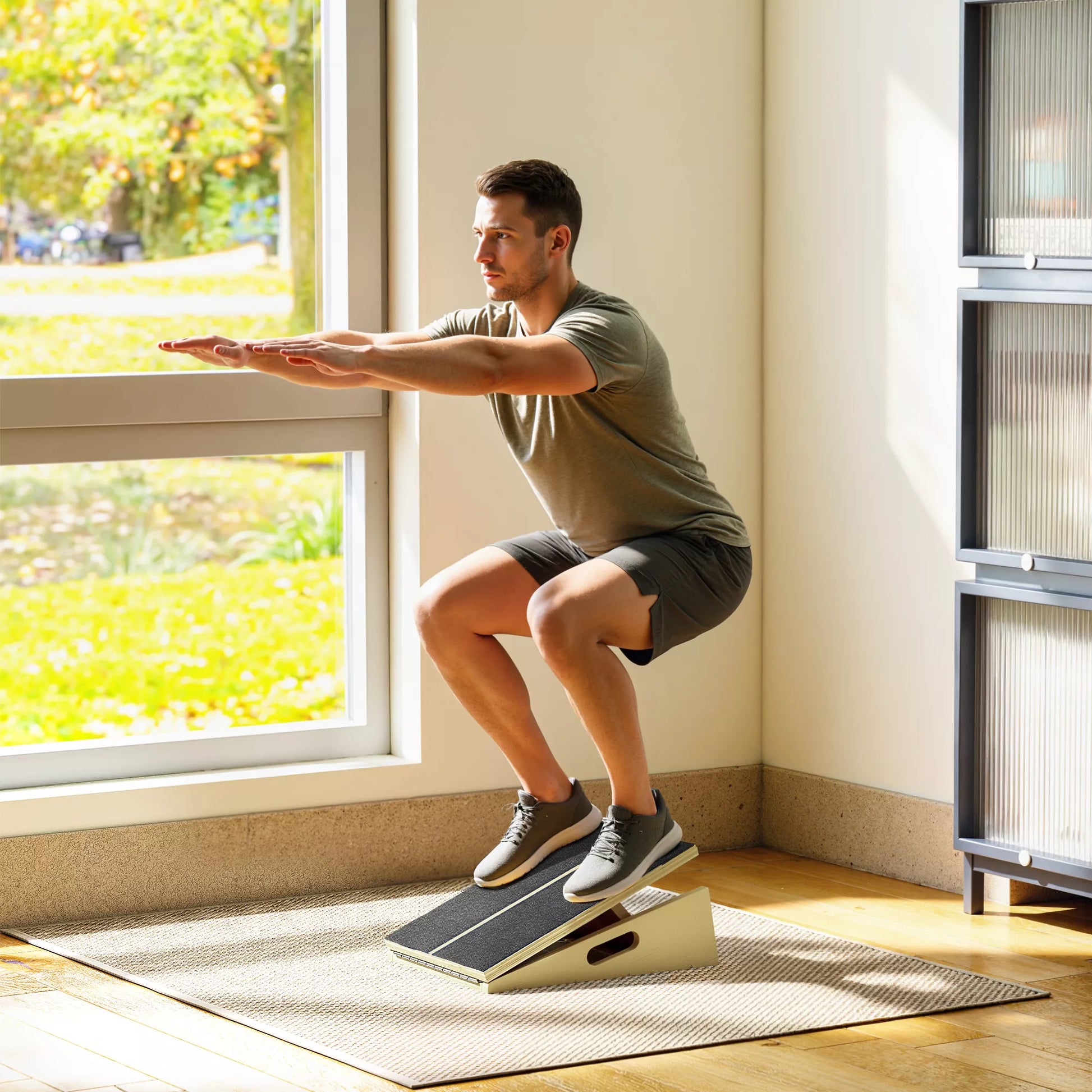 Pasvirusi lenta atpalaiduojantiems pratimams, 4 reguliuojami kampai, neslystanti, medinė