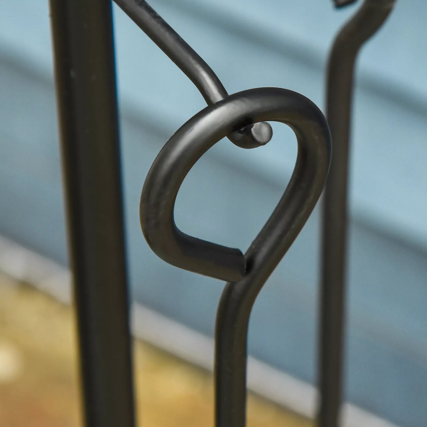 5 dalių židinių komplektas, židinių įrankių rinkinys, skirtas vidaus patalpoms, židinių priedai, židinių krosnelėms, kaltinio geležies įrankiai, metaliniai, juodi, 20 x 20 x 82,5 cm