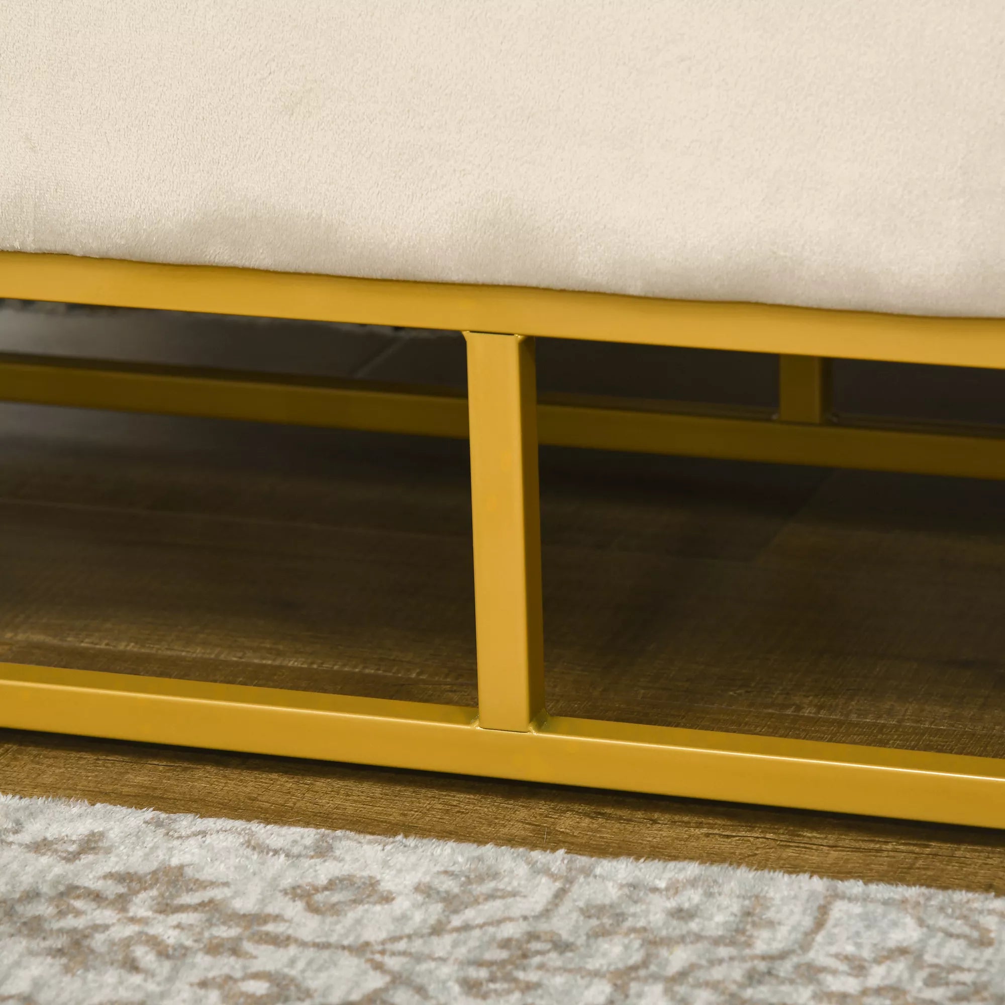 Suoliukas su daiktadėže, dekoratyviniais sagais, flanelinės išvaizdos, auksinės spalvos plieninės kojos, 110 x 47 x 46,5 cm