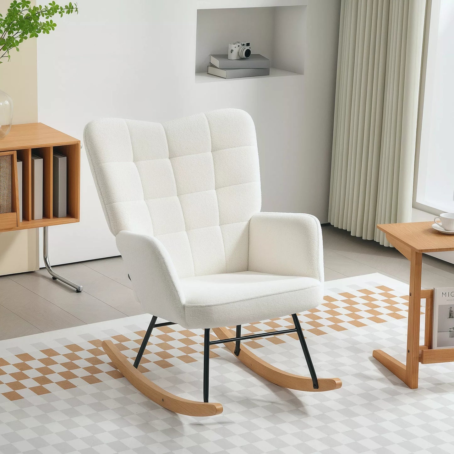 Supamas krėslas su vilnos išvaizda ir porankiais, Ergonomiškas fotelis su medinėmis kojelėmis, skirtas svetainei, miegamajam, baltas