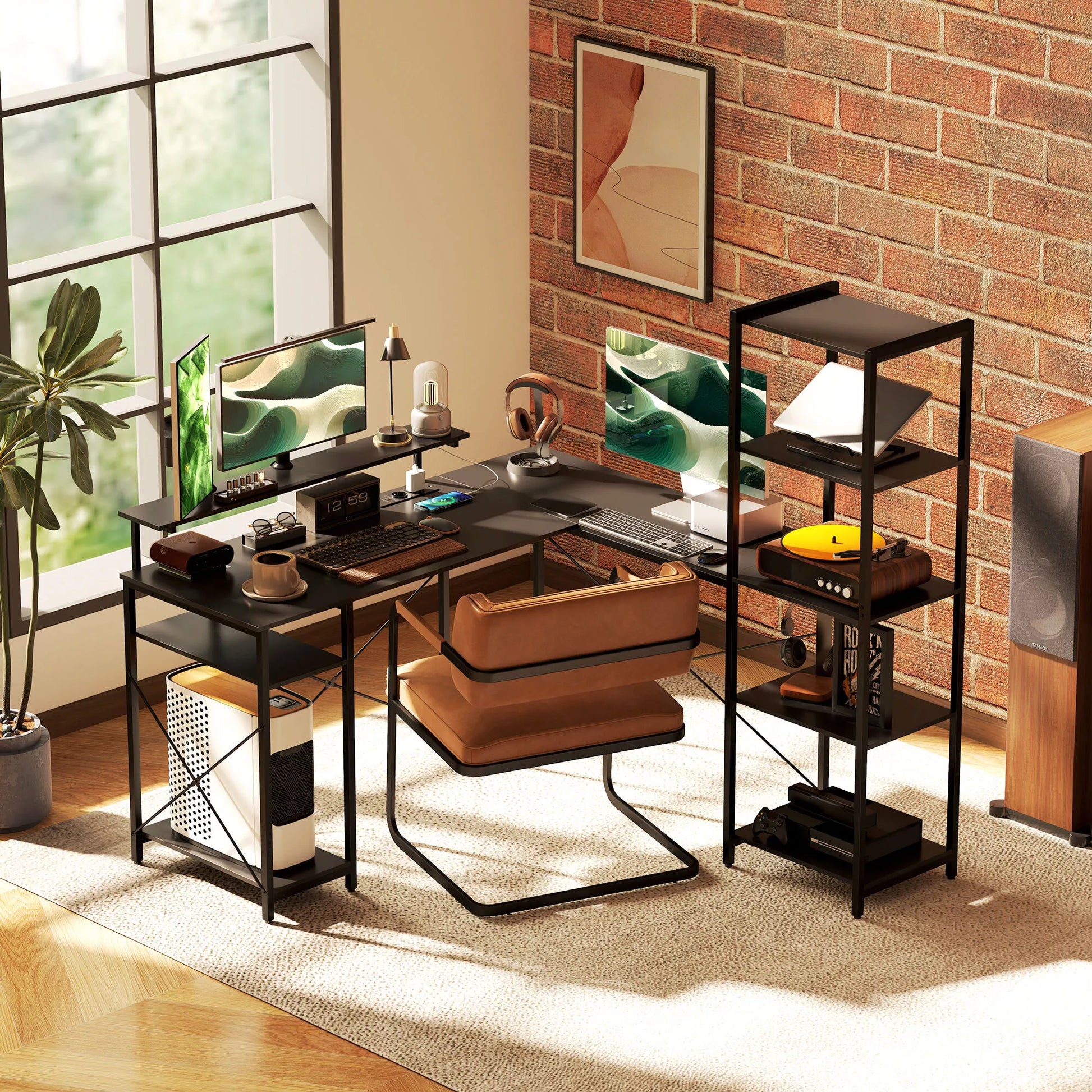 L formos rašomasis stalas su įkrovimo stotele, kampinis kompiuterio stalas su monitoriaus laikikliu ir lentynomis, namų biurui, biurui, juodas