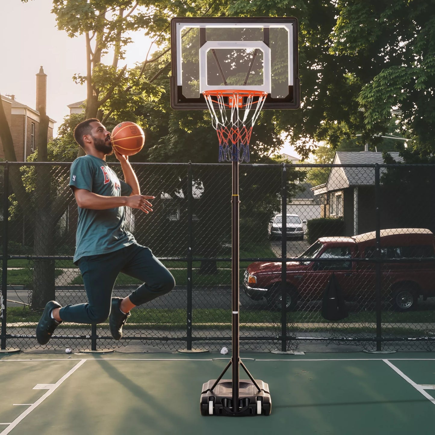 Mobilus krepšinio stovas su ratukais, 83x55cm lenta, reguliuojamas lanko aukštis nuo 156 iki 210 cm, krepšinio sistema jaunimui, skirta lauko sąlygoms.