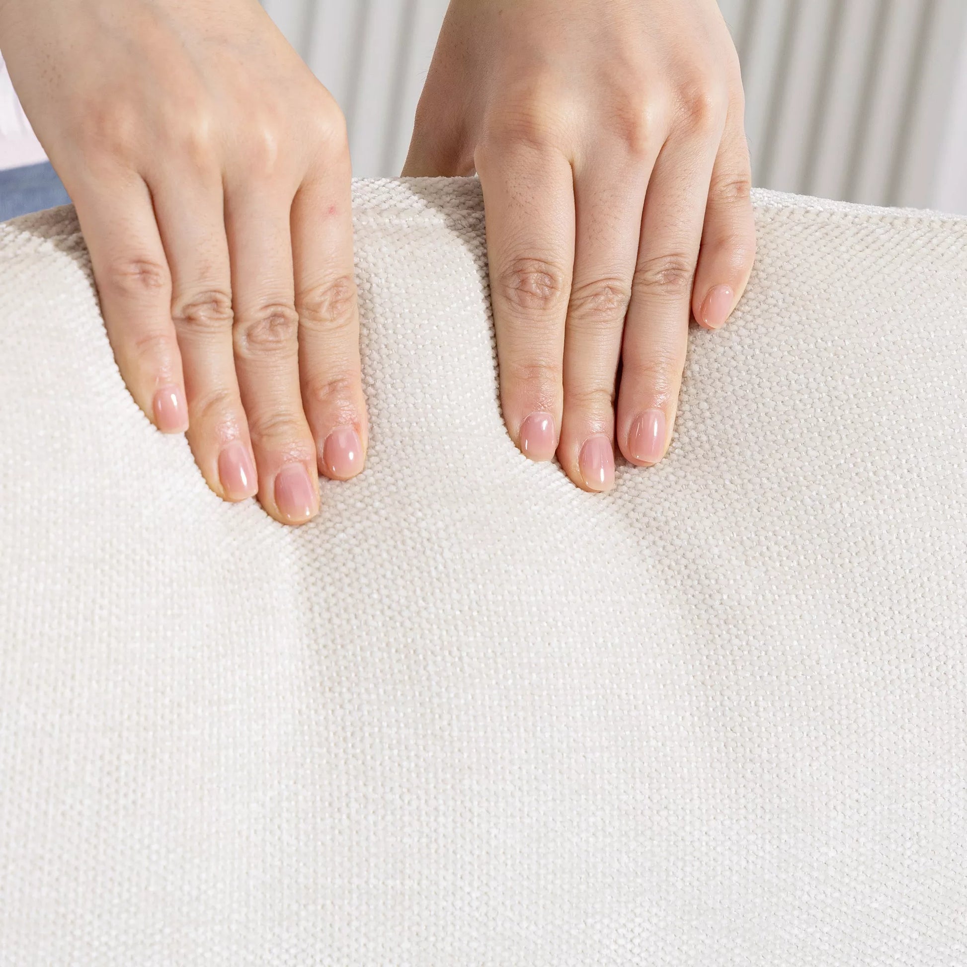 Minkštas fotelis su pufu, poilsio fotelis su aukštu atlošu, metalinis pagrindas, skirtas svetainei, miegamajam, smėlio spalvos