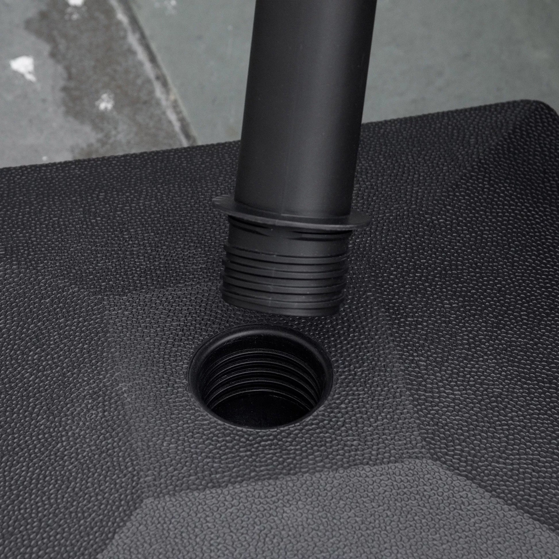 Saulės skėčio stovas, kurį galima pripildyti iki 20 kg Saulės skėčio stovas su ritinėliu, skirtas 38/48 mm skėčio stiebams Saulės skėčio stovas sodui, terasai, balkonui Juodas